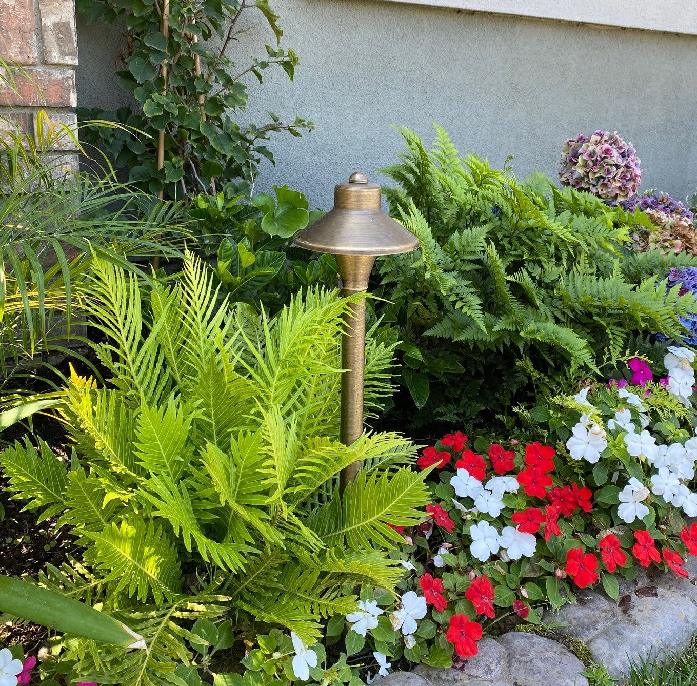Abajour Solid Brass Path & Area Light - Low Voltage Landscape Lighting - Lumiere Lighting