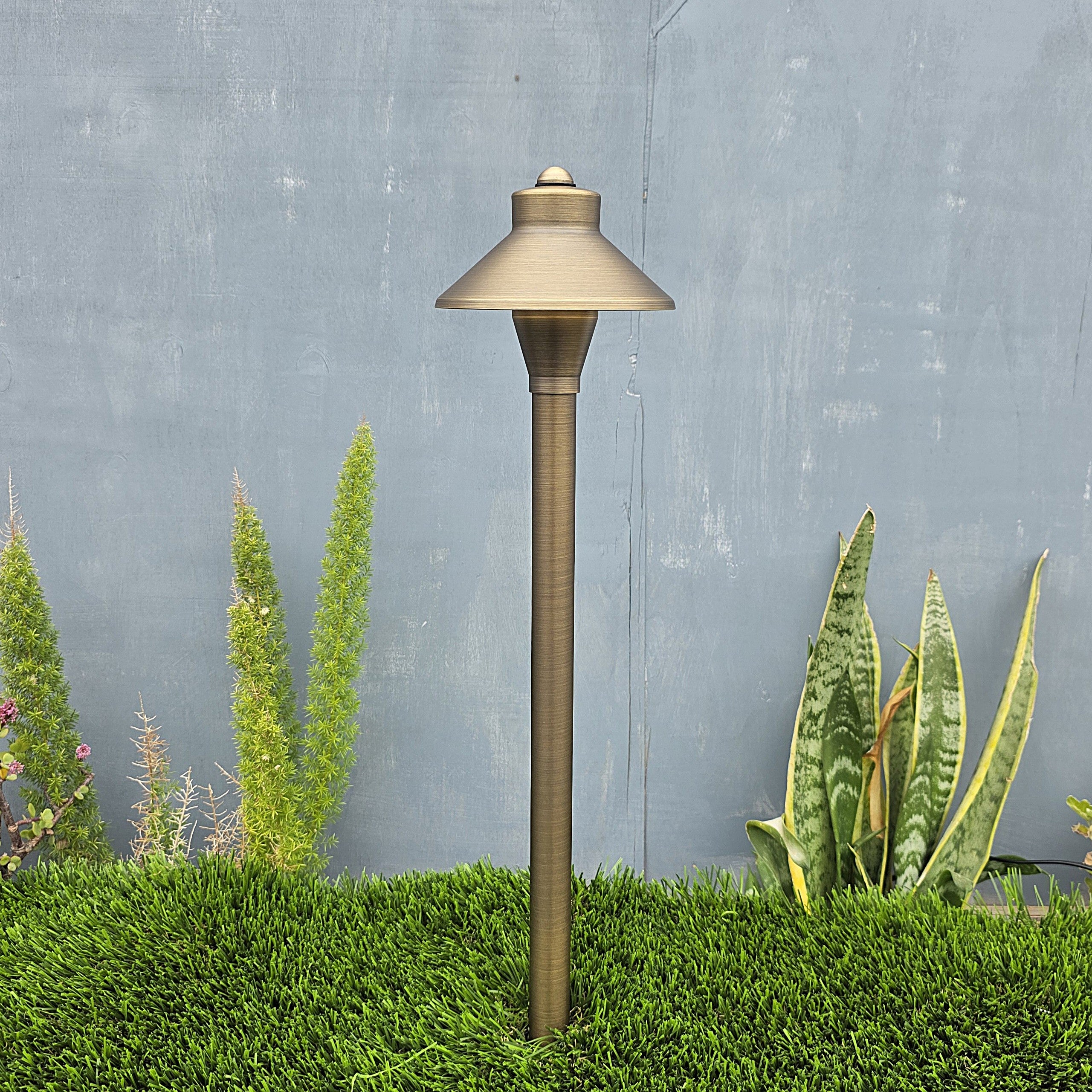 Abajour Solid Brass Pathway Light (Antique Bronze/Black)