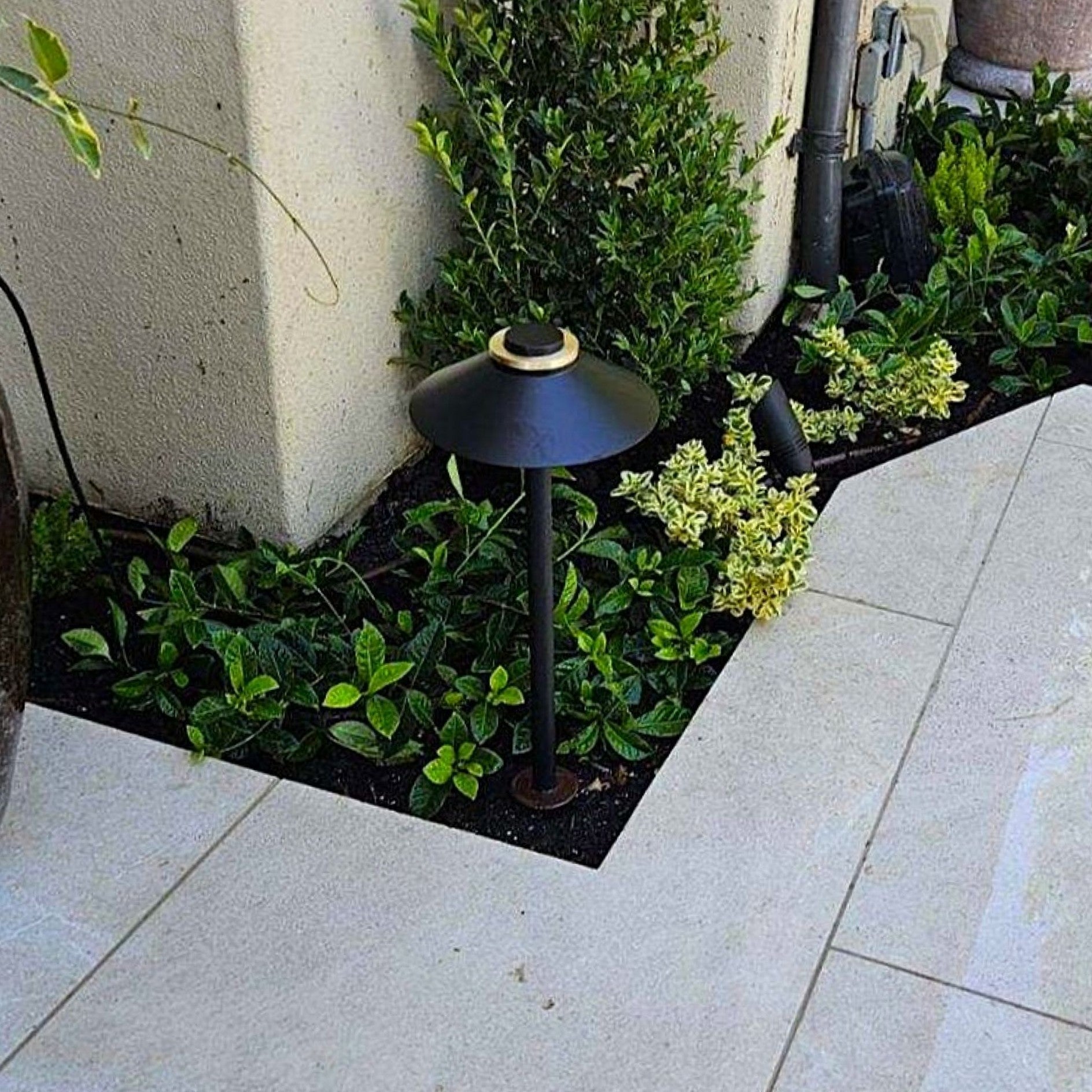 Atlantide Cast Brass Path Light Outdoor Landscape Lighting by Lumiere Lighting