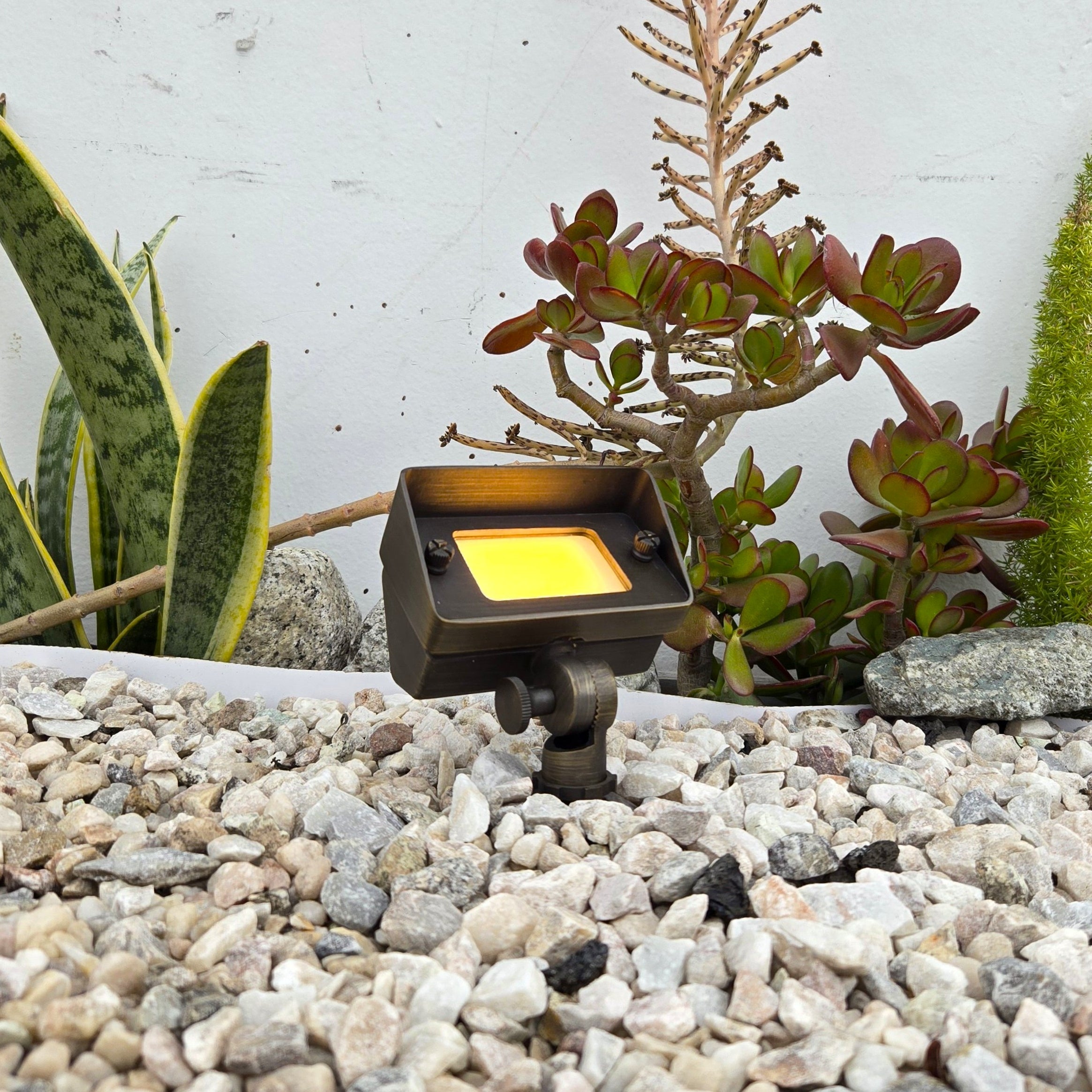 Chateau Cast Brass Mini Flood Light 12V Outdoor Lamp