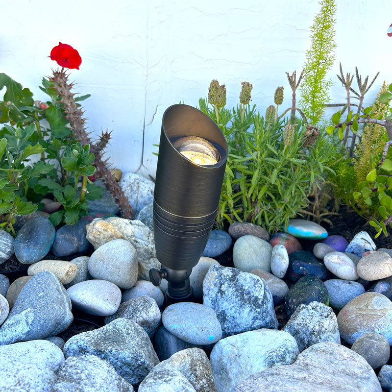 Cast landscape lighting hot sale